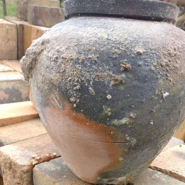Dobles clay with red iron oxide in firebox